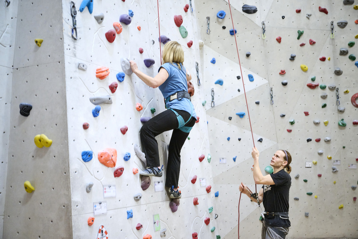 yvonne-climbing