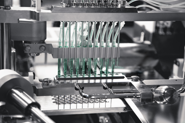Syntegons moderne RTU-Abfüllanlagen für injizierbare Arzneimittel gewährleisten Präzision, Sterilität und Anpassungsfähigkeit für unterschiedliche pharmazeutische Anwendungen