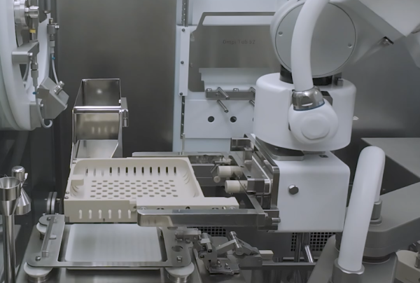 Automatisierte Abfüllanlage für RTU-Spritzen, Fläschchen und Karpulen mit schnellen Umrüstfunktionen für eine effiziente Arzneimittelproduktion