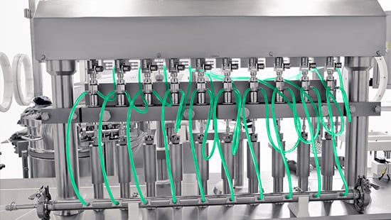 Kolbenpumpe mit Drehventil und mehreren Füllstationen sowie grüner Schlauchführung integriert in eine pharmazeutische Abfüllmaschine für hochpräzise Flüssigkeitsabfüllung.