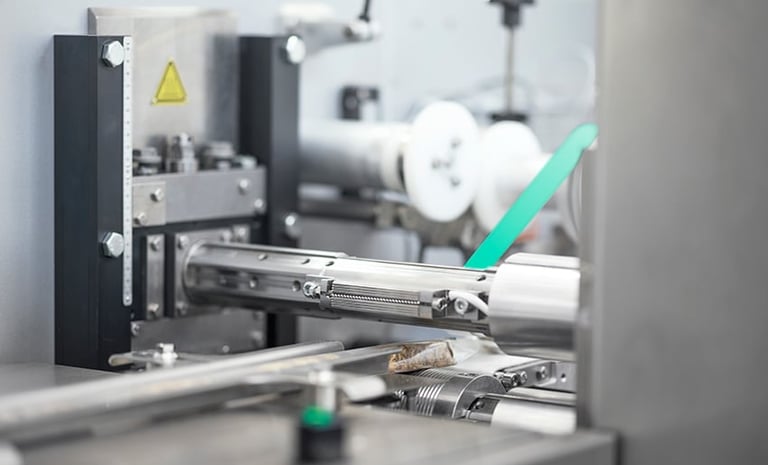 flow-wrapping-machine-with-sealing-competence
