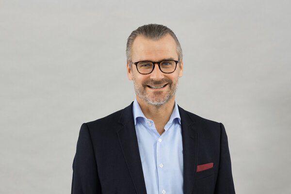 SY_IM_Dr. Peter Hackel (1)